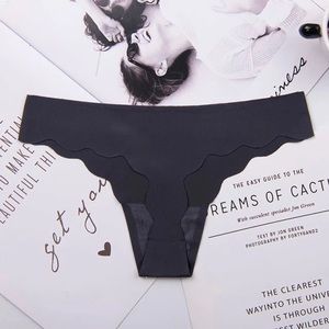 ⭐️3/$10 Wave Hem Thong Panties